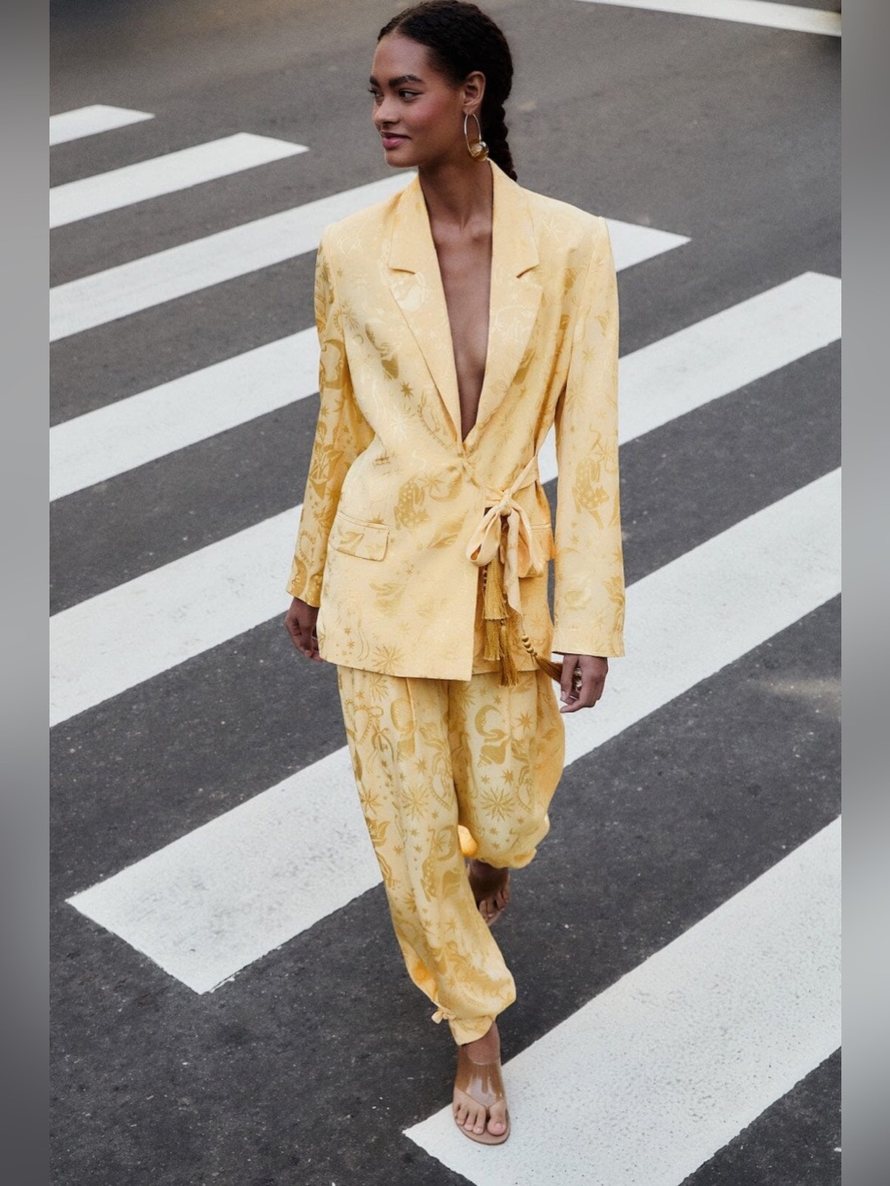 Farm Rio: Beige Notched Lapel Front Ties
Blazer